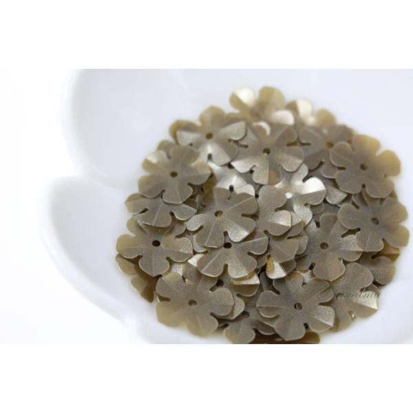 スパンコール 約3.8g分(約80枚) 5枚花びら14mm マット半透明オリーブ(SF514MOVB...