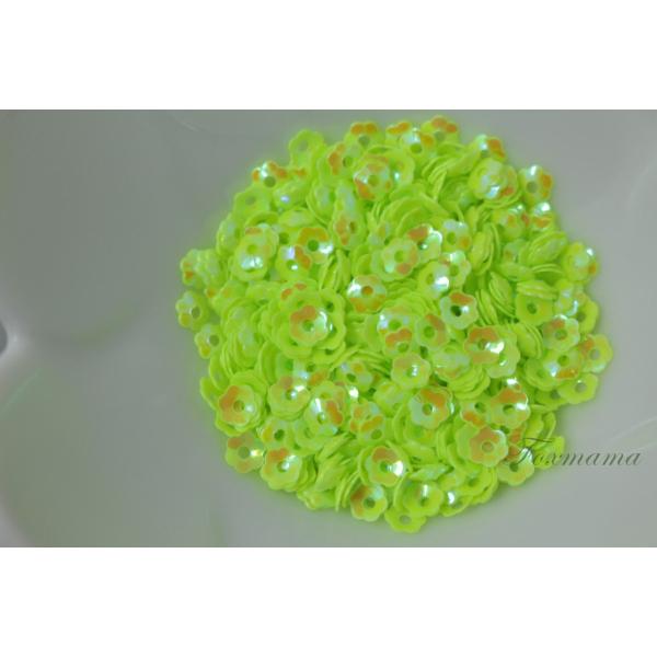 スパンコール 4mm 約620枚(約2.5g) 花カップ オーロラ 蛍光黄緑 (SFC04AYGSJ...