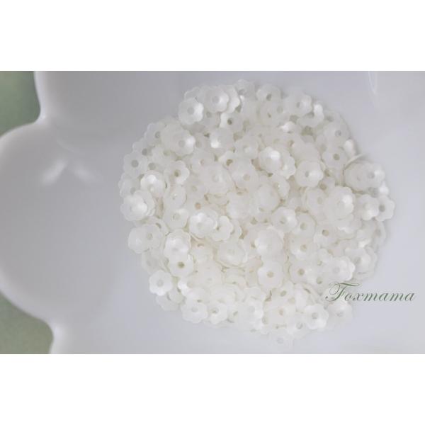 スパンコール 4mm 約680枚(約2.5g) 花カップ マット オフ白 (SFC04MKNSE00...