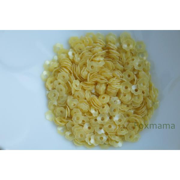 スパンコール 4mm 約640枚(約2.5g) 花カップ マット 黄 (SFC04MYLES00)