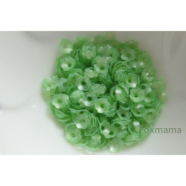 スパンコール 5mm 約340枚(約2.5g)  花カップ マット 緑 (SFC05MGRHH00)