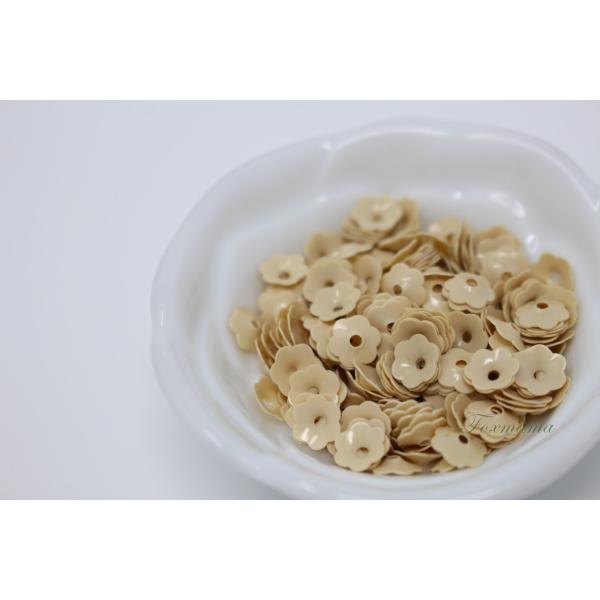 スパンコール 約260枚(約3.5g) 花カップ 7mm ベージュ (SFC070BGBS00)