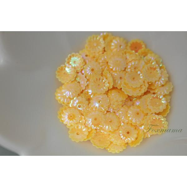 スパンコール 6mm 約170枚(約2g) 菊 カップ オーロラ 黄 (SKC06AYLHL00)