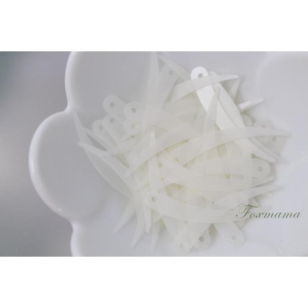 スパンコール 約60枚(約2.5g) 象牙形 33mm トップホール マット オフ白・キナリ (SZ...