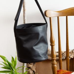 ISSEY MIYAKE / ハンドバッグ/ポリエステル/BLK// ISSEY MIYAKE◇ハンドバッグ/ポリエステル/BLK// : セカンドストリート