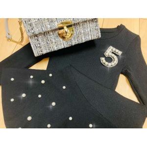 FREES ブローチFBR-001　少し大きめ82ｘ55ｍｍ　高級ラインストーン上品なパール使用　日...