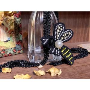 FREES ブローチ 蜂　FBR-004　52ｘ60ｍｍ　高級ラインストーン上品なパール使用　日本製