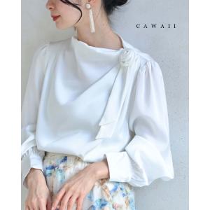 SからL対応 肩に咲く花コサージュのドレープブラウストップス