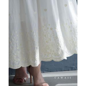 Sから2L対応 湧き上がるようなミルキーカラーの花刺繍ミディアムスカート