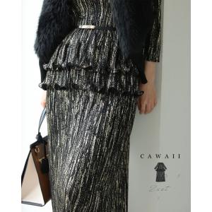 Sから2L対応  黒 光のライン流れるアコーディオンプリーツミディアムワンピース ベルト付き｜CAWAII