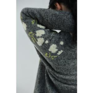 Sから3L対応 浮き立つ花コサージュの起毛ニッ...の詳細画像3