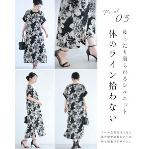 黒 エレガントな大輪の花咲くロングワンピースの詳細画像5
