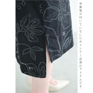 黒 花を描くパンチングデザインミディアムワンピースの詳細画像5