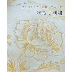 縁取り刺繍のエレガントな花柄ブラウストップスの詳細画像1