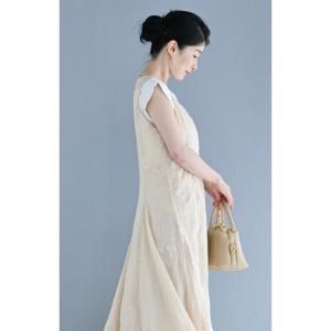 上品に浮かぶ蔦花刺繍ロングワンピースの詳細画像5