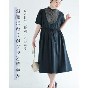 紺胸元を飾るクロスステッチのミディアムワンピースの詳細画像2