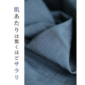 紺胸元を飾るクロスステッチのミディアムワンピースの詳細画像4