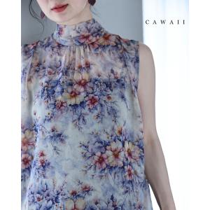 後ろで揺れるリボンの花画シフォンブラウストップス