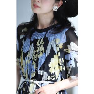 Sから3L対応 黒 首元から広がるプリーツのシ...の詳細画像1