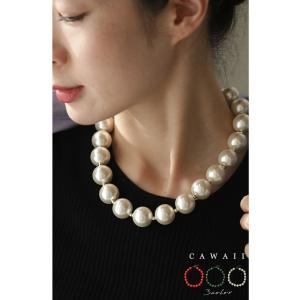 首元を飾る艶玉ストーンネックレス