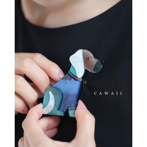 愛らしいお座りワンちゃんブローチ