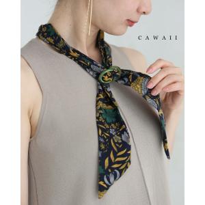 濃紺 バックルで調節する花柄スカーフタイネックレス