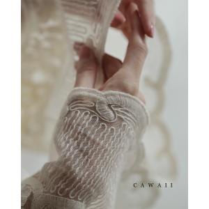 SからL対応 光に溶け込む華刺繍フレア袖ブラウストップス