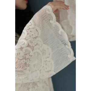 SからL対応 光に溶け込む華刺繍フレア袖ブラウ...の詳細画像4