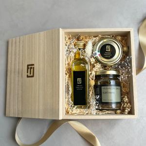トリュフギフト３点セット オイル 塩 タルトゥファータ 桐箱ギフト 熨斗対応 フレッシュトリュフジャパン｜FRESH TRUFFLE JAPAN