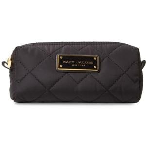 マークジェイコブス 化粧ポーチ ● MARC JACOBS  Quilted Narrow Cosmetic Case (Black) キルティング ナロー コスメポーチ (ブラック)｜fromla