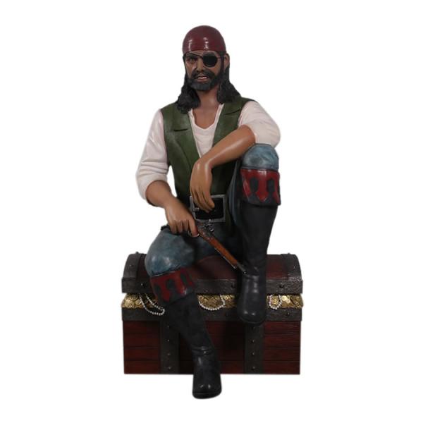 宝箱に座る海賊 FRPオブジェ