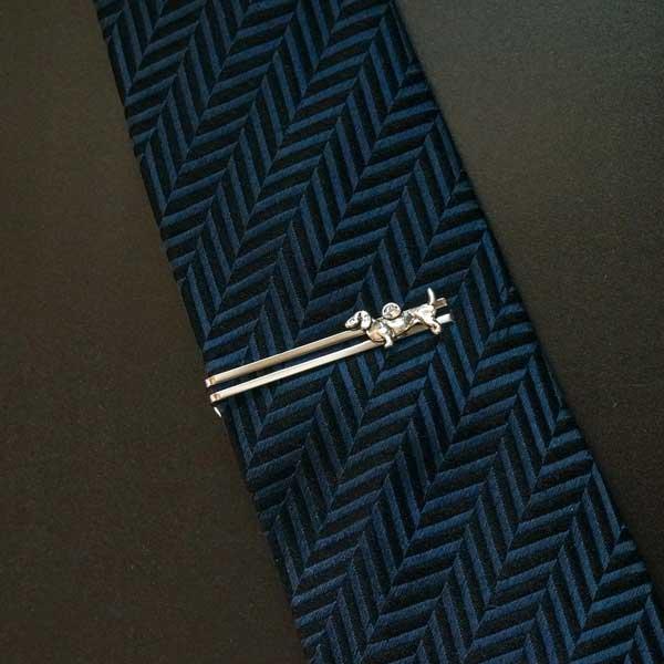 ノンサッチ ダックスフンド 犬 スワロフスキー ネクタイピン