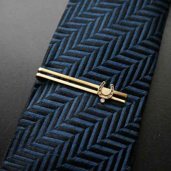 ノンサッチ 真鍮製 馬蹄 上向き Ｕ字 スワロフスキー ネクタイピン