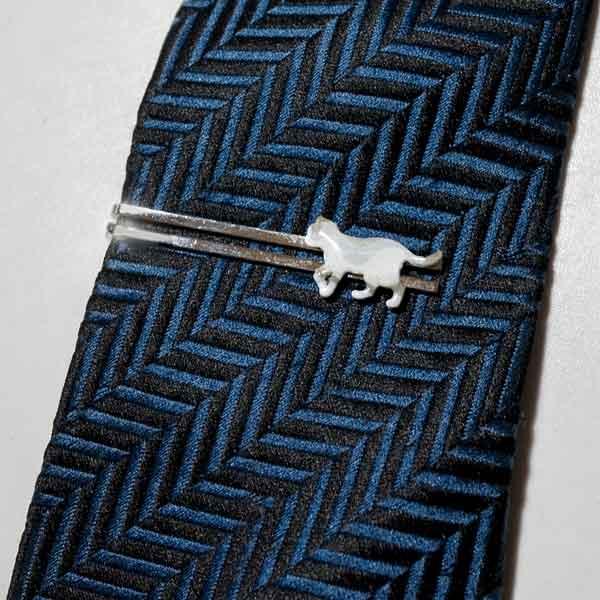 マコズアトリエ 気まぐれ とことこ行進曲 ネコ 手描き グレー白 ネクタイピン