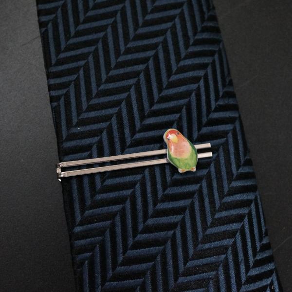 リュネット コザクラインコ 首かしげ ぷくぷく ネクタイピン ラブバード