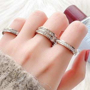 SWAROVSKI（スワロフスキー） ハーフ エタニティ v字 リング 50代 40代