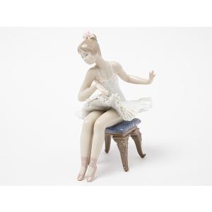 LLADRO（リヤドロ） 出番前のおさらい バレリーナ 少女 置物 01005496