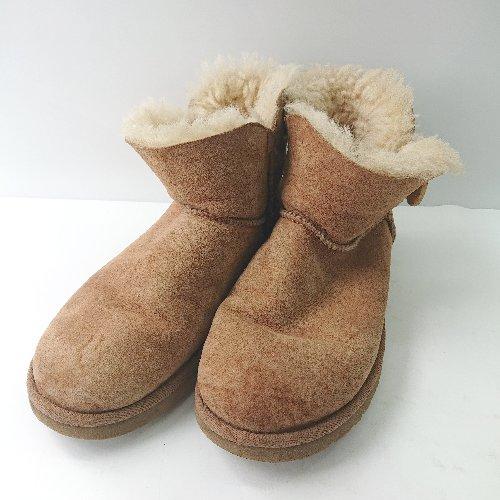 ■ UGG アグ ベイリーボタン ブランドロゴ ショート丈 ムートンブーツ サイズ23.0 ブラウン...