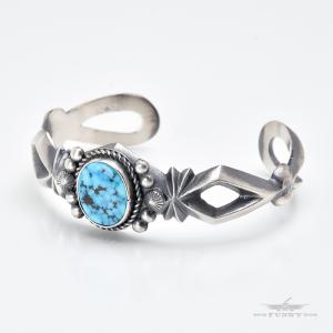 Navajo インディアンジュエリー　Tahe 作　スターリング インディアンジュエリー ナバホ族作 スターリングシルバー