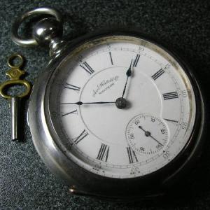 ウォルサム WALTHAM 懐中時計 ローマ彫刻 手巻き式 ゴールド 文字盤 2