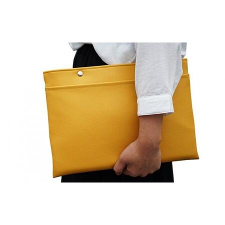 ふるさと納税 PVCレザーパソコンケース（クラッチバッグ）「match」11インチ用（マスタード） ...