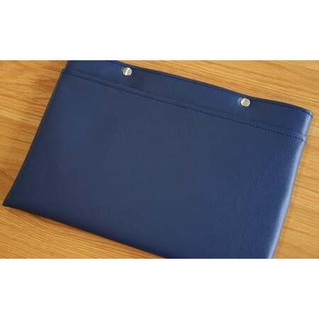 ふるさと納税 PVCレザーパソコンケース（クラッチバッグ）「match」13インチ用（ネイビー） N...