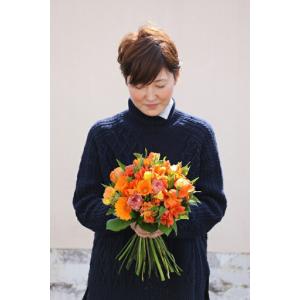 ふるさと納税 季節の花束と花瓶のセット Mサイ...の詳細画像1