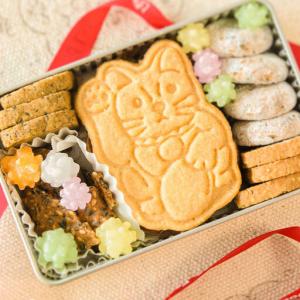 ふるさと納税 クッキー缶 招いてにゃんこ 小角缶 洋菓子 焼菓子 スイーツ かわいい猫 ギフト プレゼント 贈り物 ご褒美_0077-001-se6 東京都世田谷区
