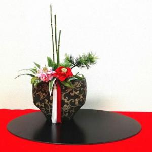 ふるさと納税 【縦長迎春花飾り】姫椿　トレー・赤クロス付き　らんまん 花 雑貨 造花 インテリア お祝い ギフト 贈答 人気 送料無料 高知市 【.. 高知県高知市