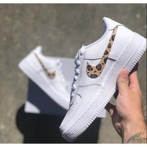 注目の福袋をピックアップ Nike スニーカー ヒョウ柄 23 0cm エアフォース1 ウィメンズ スニーカー Ceps Summerschool Com