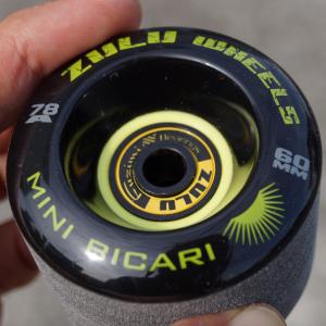 ダウンヒルスケートボードに欠かせないスライドコントロール性最高の