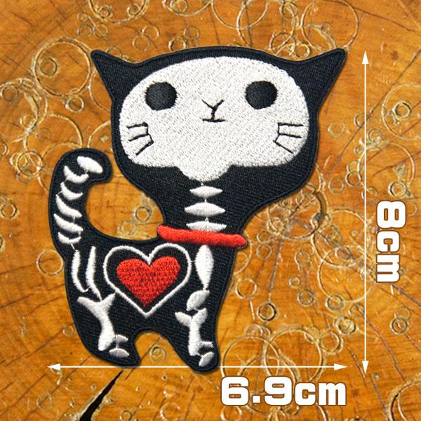 刺繍 アイロン ワッペン【猫の心】タテ8cm ヨコ6.9cm 猫 ネコ ねこ 猫柄 アニマル 猫グッ...