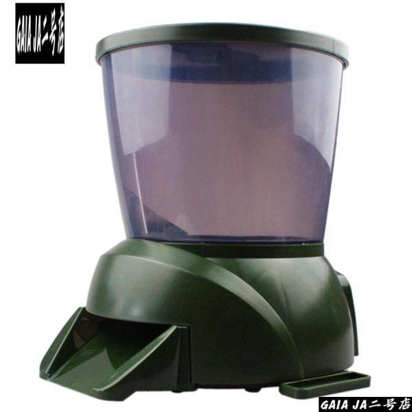 自動魚給餌器水槽には自動魚給餌器を設置できます