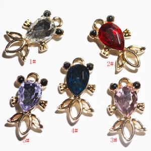 当日翌日 ストーン付金魚のチャーム　5個入り